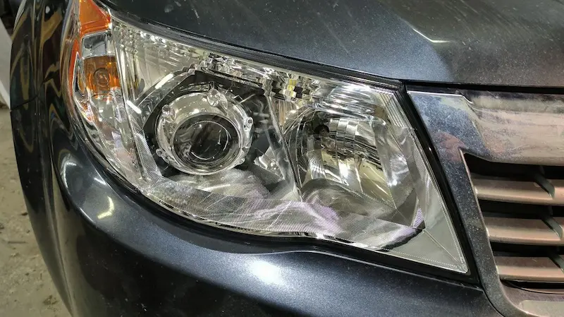 Subaru Forester після встановлення Bi-LED лінз у Львові — покращене освітлення дороги