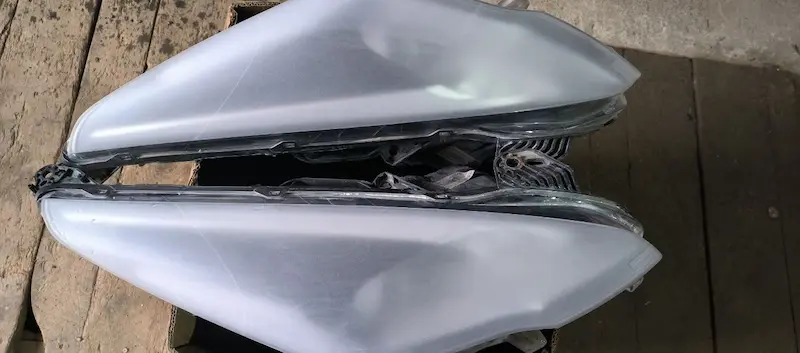 Грубе шліфування скла фари Kia Sportage Львів