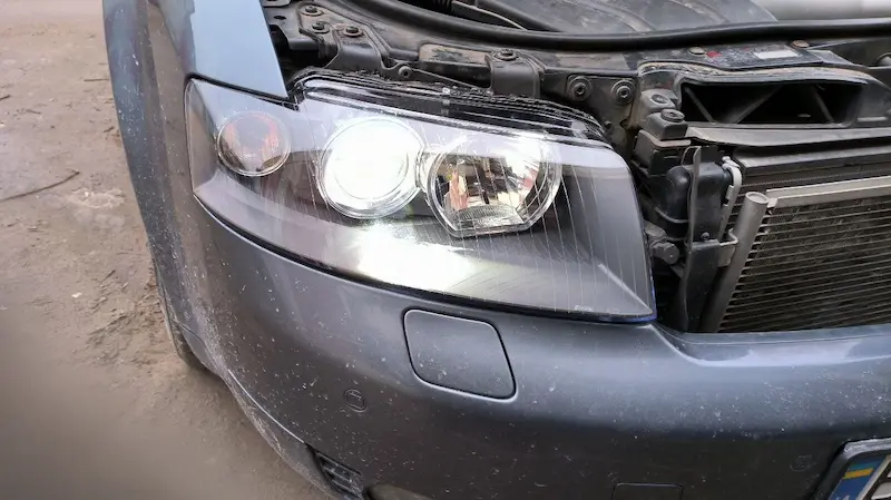 Ремонт корпусу фари Renault Megane Львів